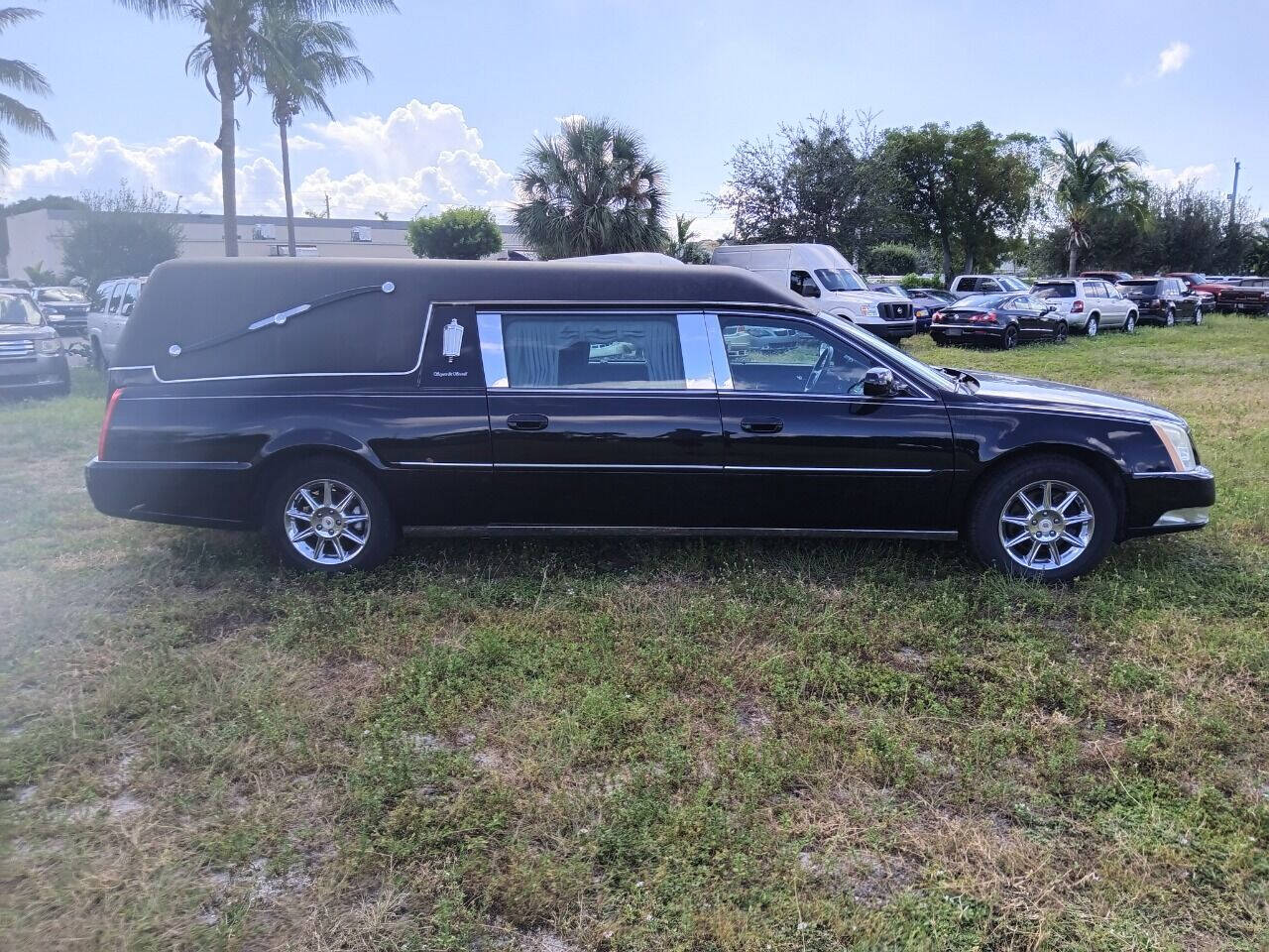 2011 Cadillac DTS Pro Sedan - $29,500