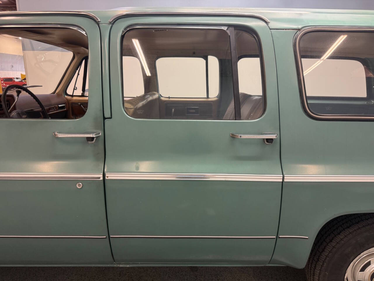 1977 Chevrolet Suburban 24