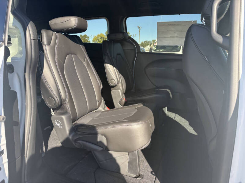 2026 Chrysler Voyager LX