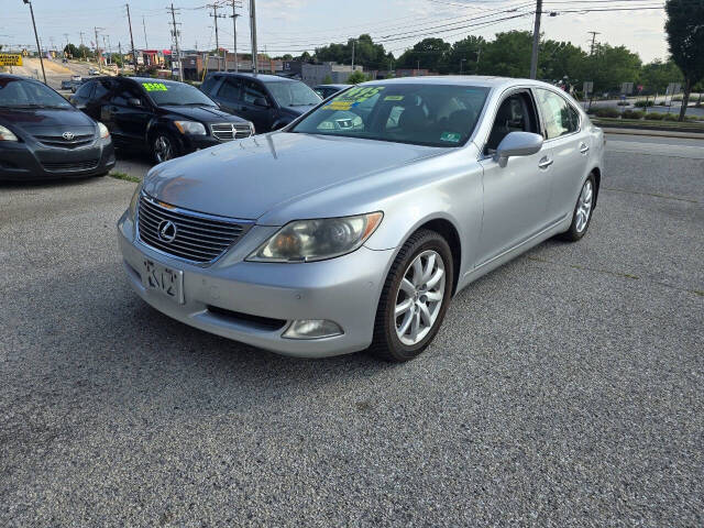 2008 Lexus LS 460 for sale at QUEENSGATE AUTO SALES in York, PA