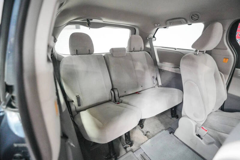 2013 Toyota Sienna LE 7-Passenger