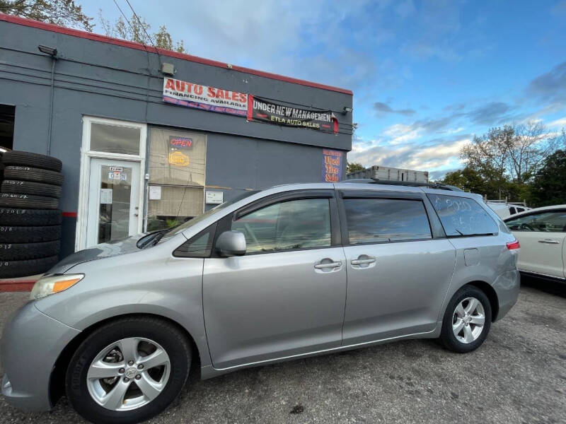 2011 Toyota Sienna LE 7-Passenger Auto Access Seat