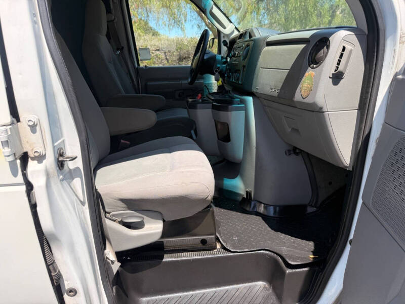 2013 Ford E-Series E-350 SD XLT