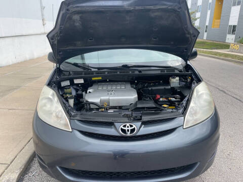 2007 Toyota Sienna LE 8-Passenger