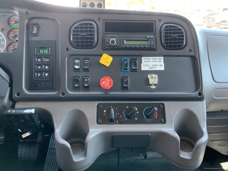 2016 Freightliner M2 106