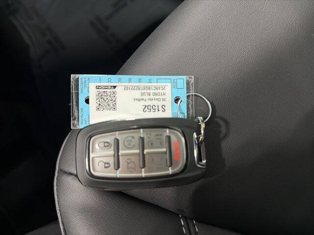 2026 Chrysler Pacifica Select