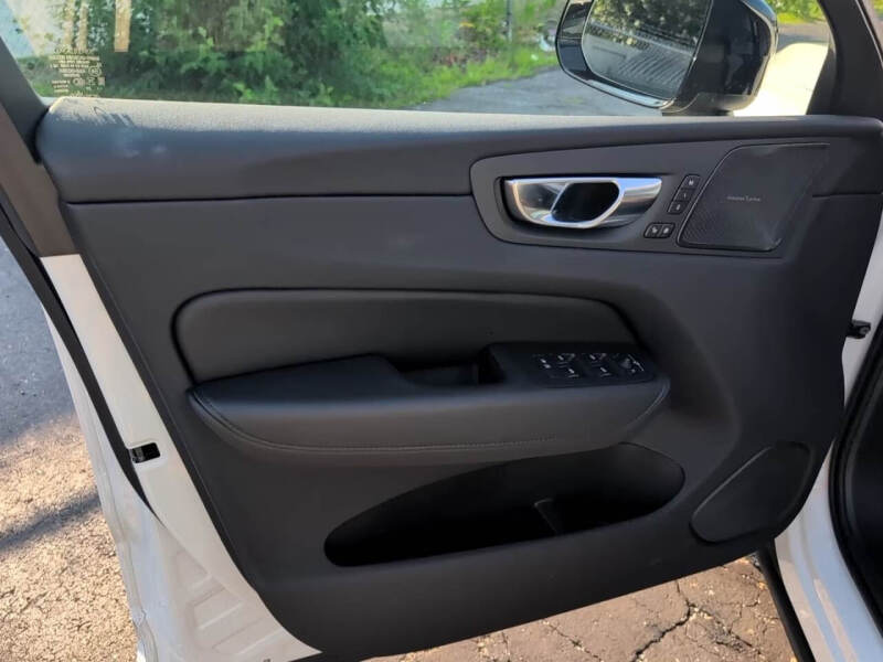 2025 Volvo XC60 T8 Plus Dark Theme