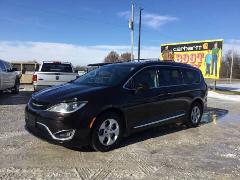 2017 Chrysler Pacifica Touring-L Plus