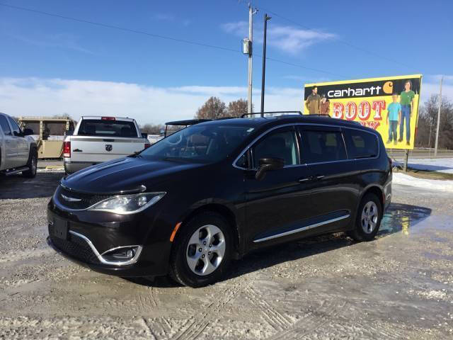 2017 Chrysler Pacifica Touring-L Plus