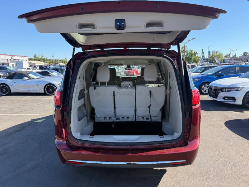 2017 Chrysler Pacifica Touring-L