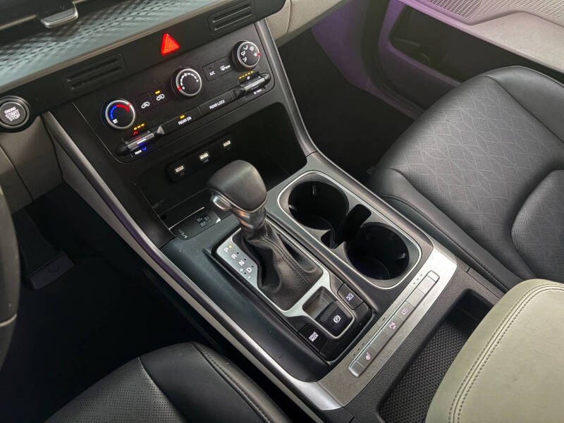 2024 Kia Carnival LX