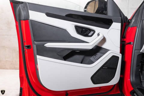 2025 Lamborghini Urus SE