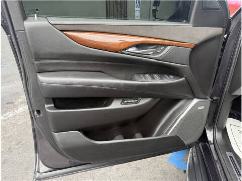 2017 Cadillac Escalade Standard