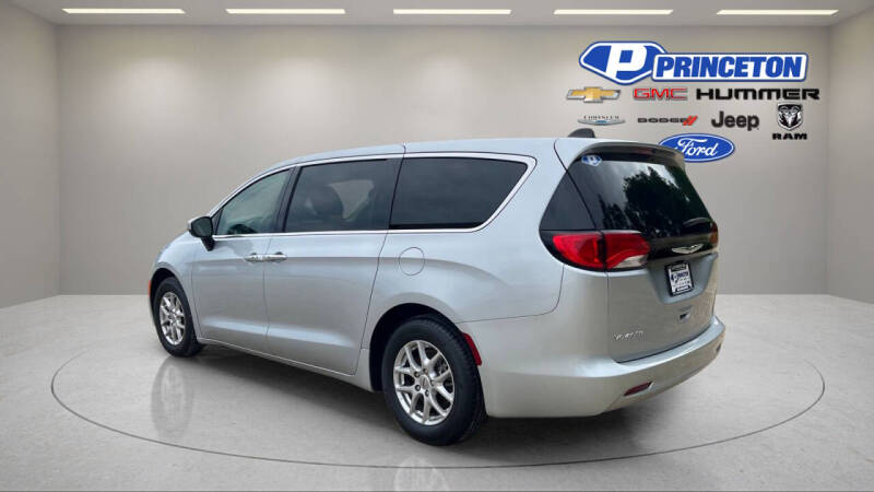 2023 Chrysler Voyager LX