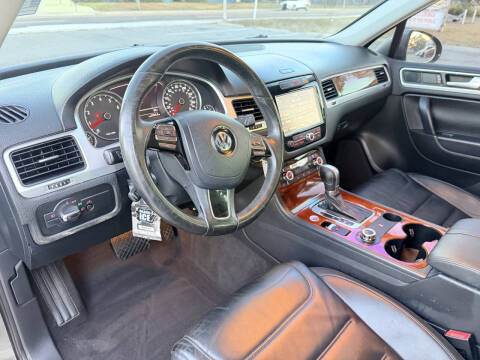 2014 Volkswagen Touareg V6 Sport