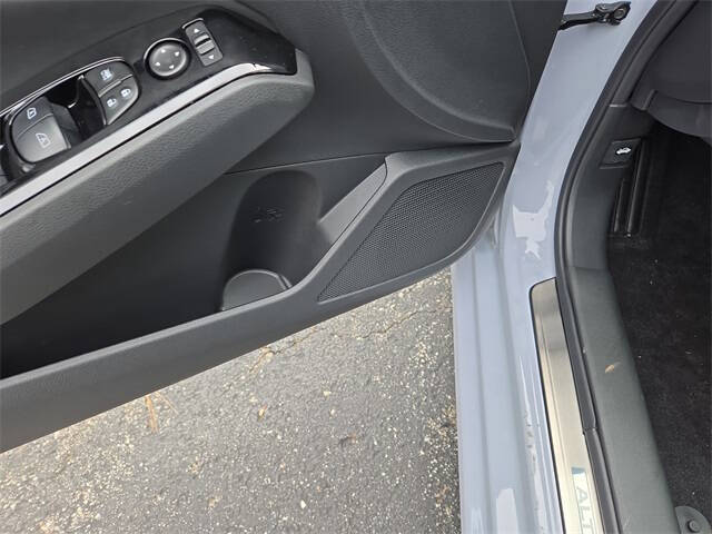 2025 Nissan Altima 2.5 SR