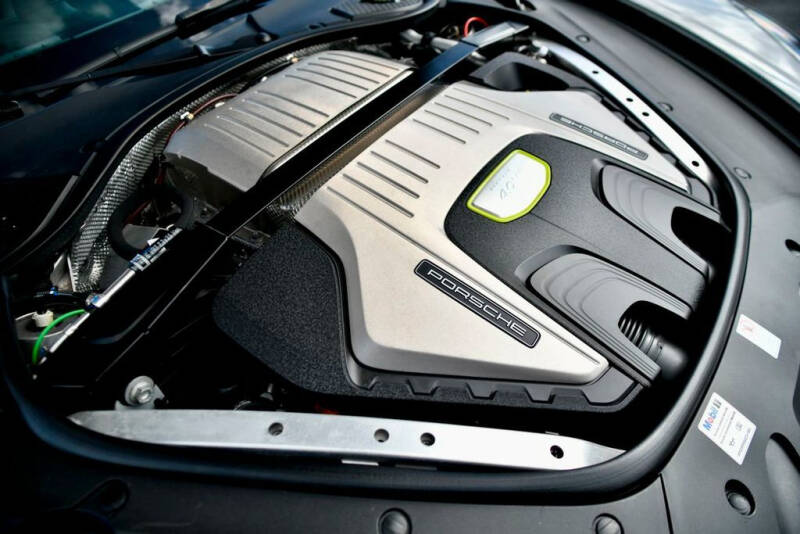 2018 Porsche Panamera Turbo S E-Hybrid