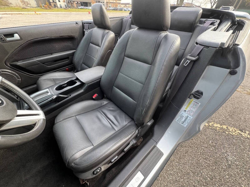 2005 Ford Mustang V6 Deluxe