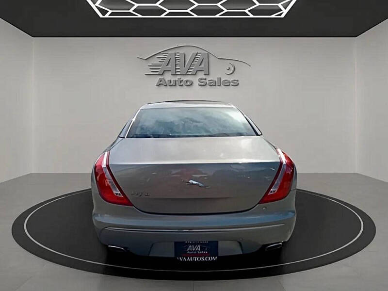 2012 Jaguar XJL Portfolio