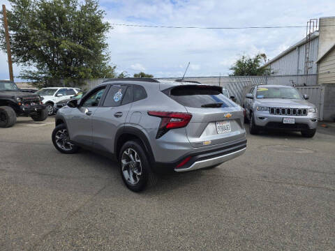 2025 Chevrolet Trax LT