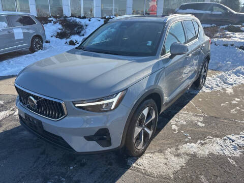 2025 Volvo XC40 B5 Plus Bright Theme