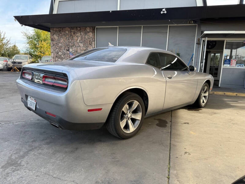 2015 Dodge Challenger SXT