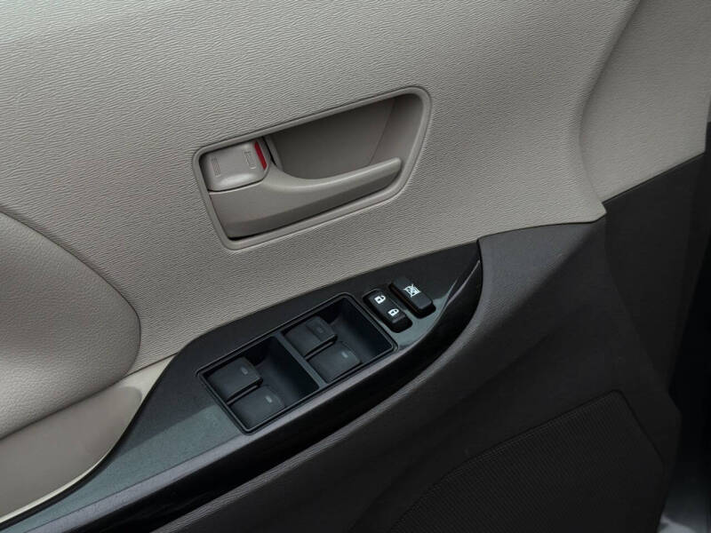 2014 Toyota Sienna LE 8-Passenger