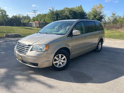 2009 Chrysler Town and Country for sale at 5K Autos LLC in Roselle IL