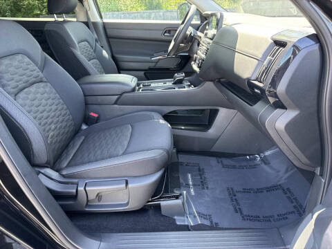 2025 Nissan Pathfinder S
