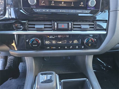 2025 Nissan Pathfinder SV