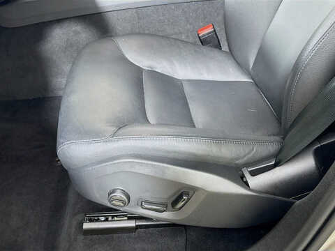 2025 Volvo XC60 B5 Core Dark Theme