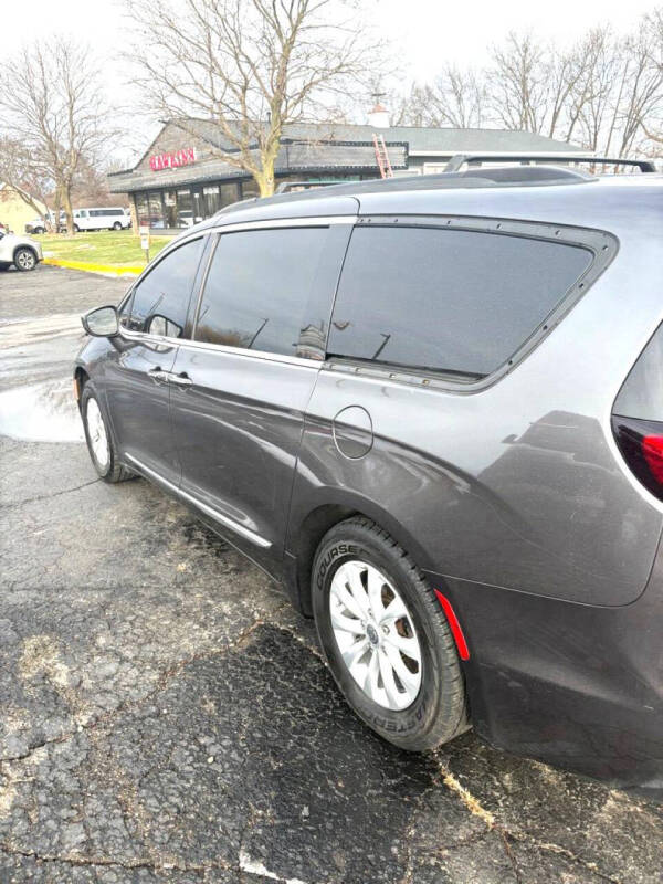 2017 Chrysler Pacifica Touring-L