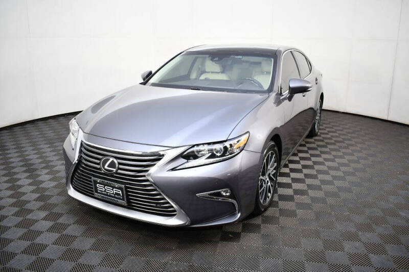 2016 Lexus ES 350's photo