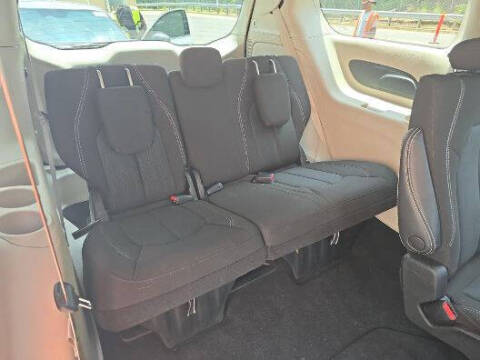 2022 Chrysler Voyager LX