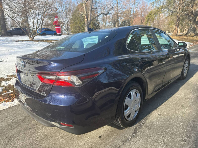 2022 Toyota Camry Hybrid LE