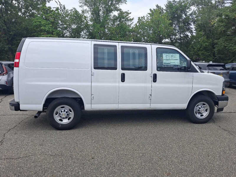 2025 Chevrolet Express 2500