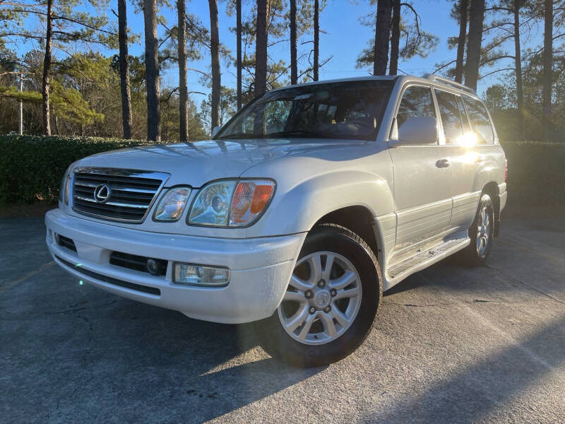 2004 Lexus LX 470 for sale at SELECTIVE Cars & Trucks in Woodstock GA