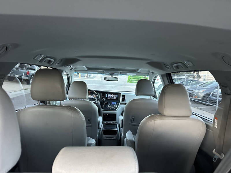 2016 Toyota Sienna XLE Premium 7-Passenger