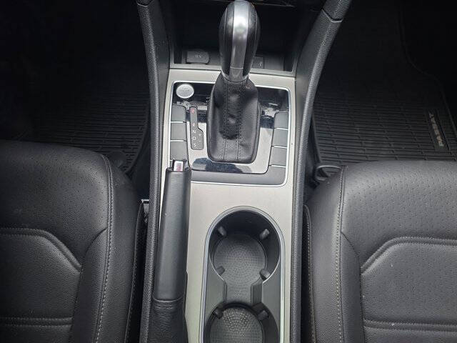 2020 Volkswagen Passat R-Line