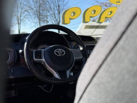 2012 Toyota Yaris 5-Door SE