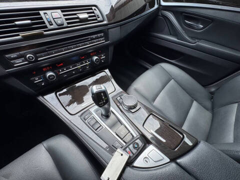 2015 BMW 5 Series 528i