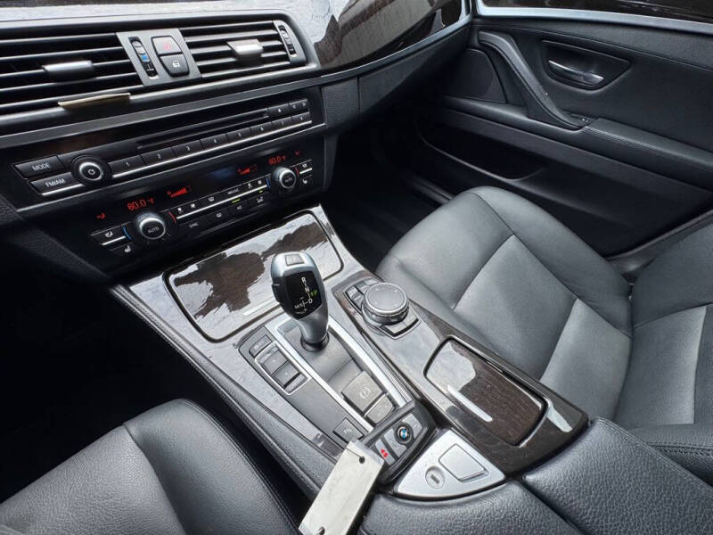 2015 BMW 5 Series 528i