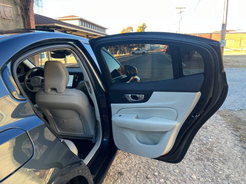 2024 Volvo S60 B5 Plus Dark Theme