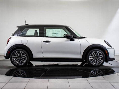 2025 MINI Hardtop 2 Door Cooper Signature Trim