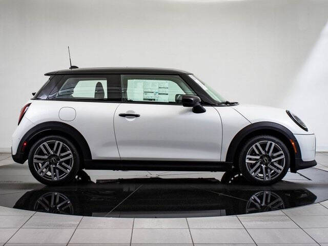 2025 MINI Hardtop 2 Door Cooper Signature Trim