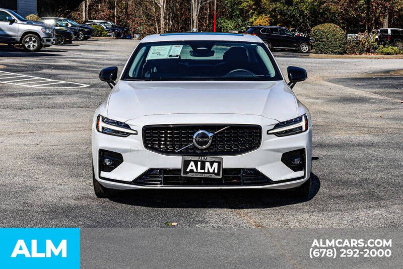 2024 Volvo S60 B5 Core Dark Theme