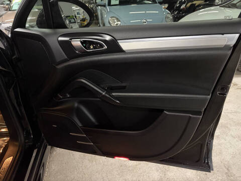 2013 Porsche Cayenne GTS