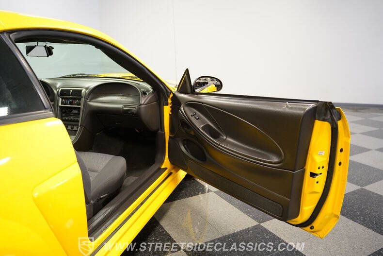 2004 Ford Mustang GT Deluxe