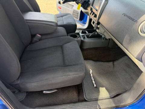 2008 Mitsubishi Raider LS