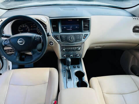 2017 Nissan Pathfinder SL